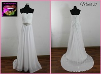 Robe De Mariage Blanche En Mousseline Et Ceinture Cristal